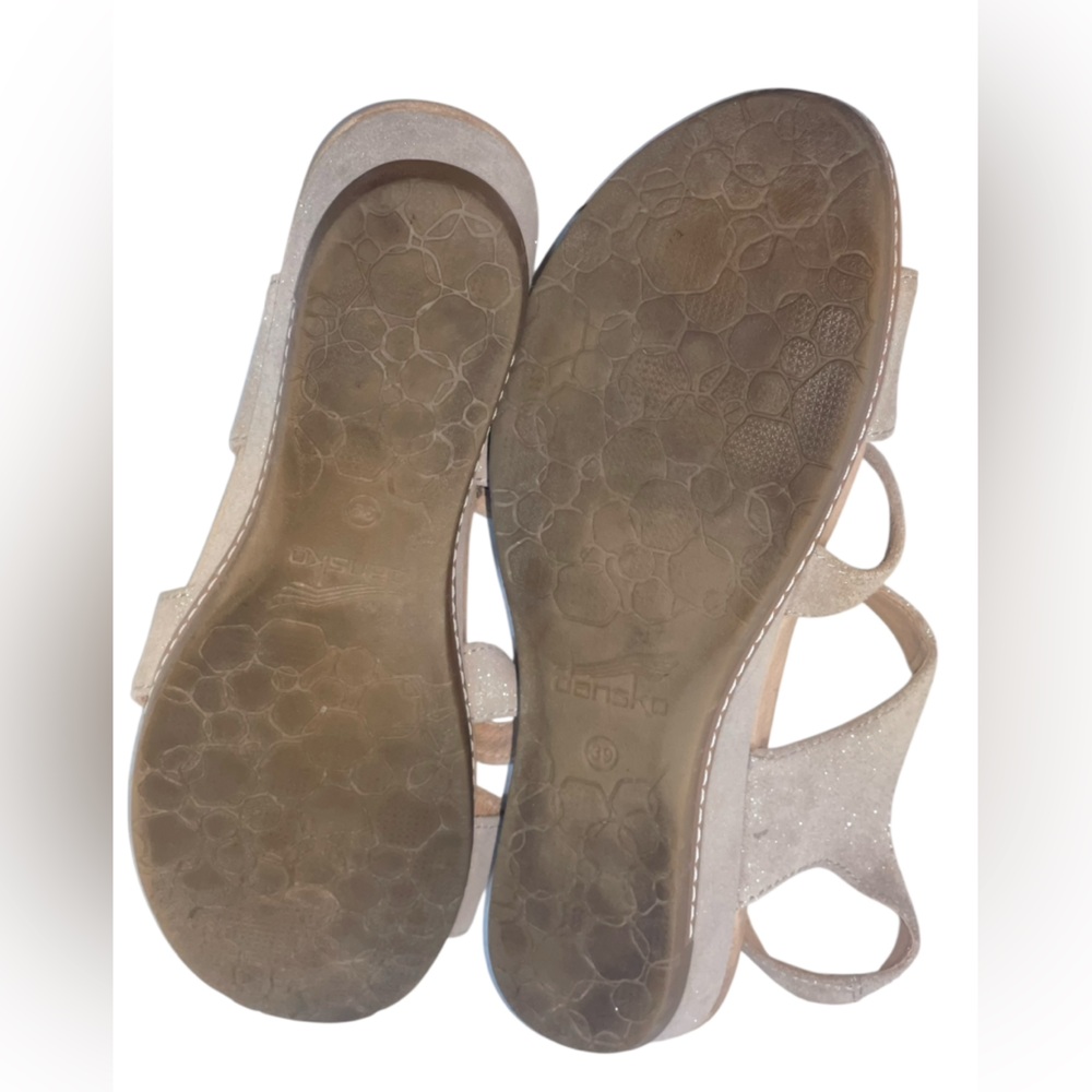 Dansko Angela Tan Metallic Nubuck Strappy Sandals. Open toe, wedge. Size 39 GUC - Picture 8 of 10